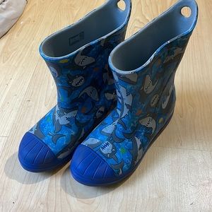 Crocs shark rain boots 1